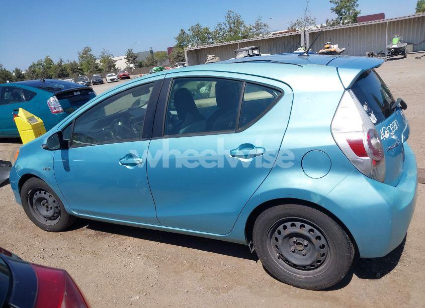 Photo 14 of 2013 Toyota Prius C ONE (VIN JTDKDTB36D1033784)