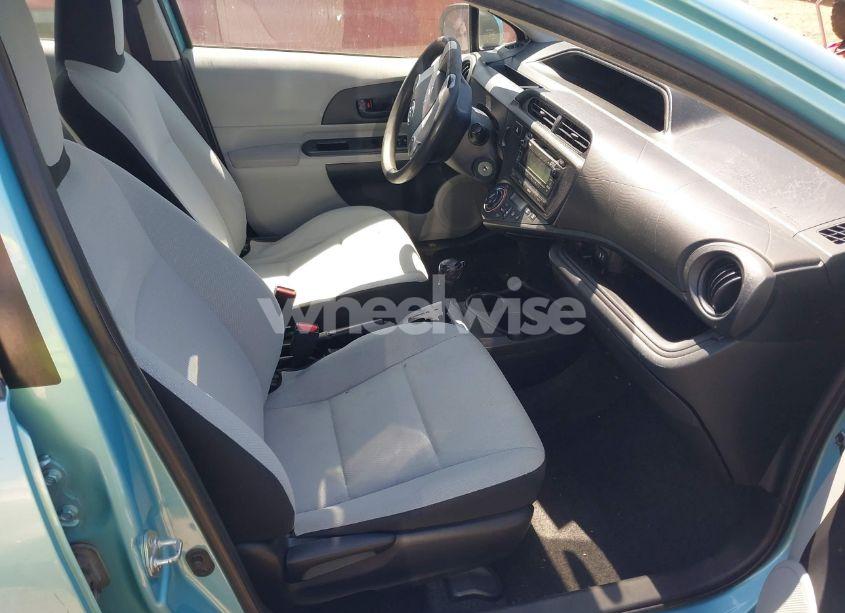 Photo 5 of 2013 Toyota Prius C ONE (VIN JTDKDTB36D1033784)