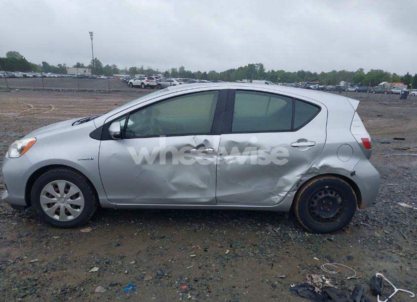 Photo 14 of 2014 Toyota Prius C TWO (VIN JTDKDTB36E1063708)