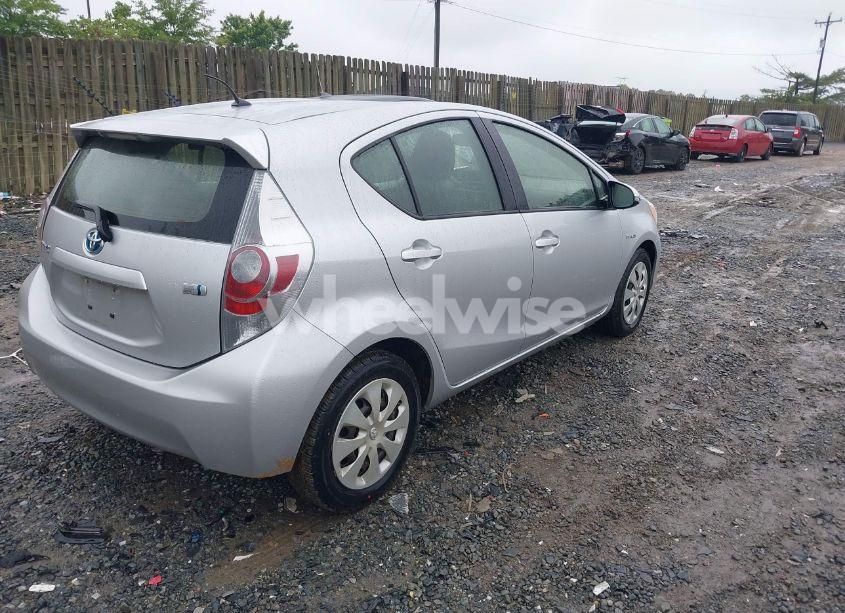 Photo 4 of 2014 Toyota Prius C TWO (VIN JTDKDTB36E1063708)