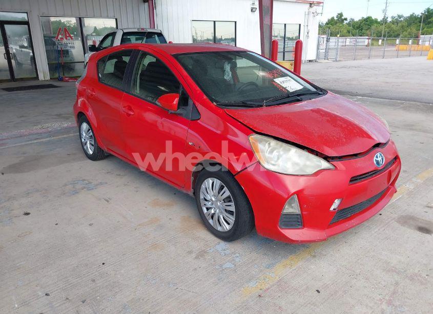 2014 Toyota Prius C TWO (VIN JTDKDTB36E1070996) main photo