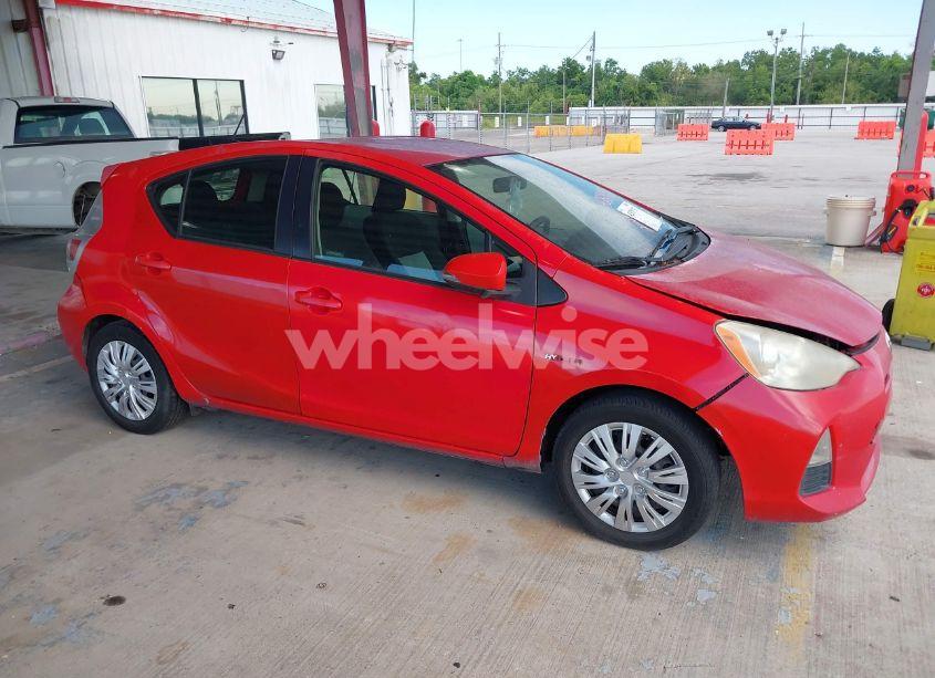 Photo 13 of 2014 Toyota Prius C TWO (VIN JTDKDTB36E1070996)