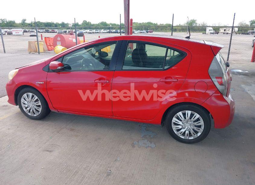 Photo 14 of 2014 Toyota Prius C TWO (VIN JTDKDTB36E1070996)