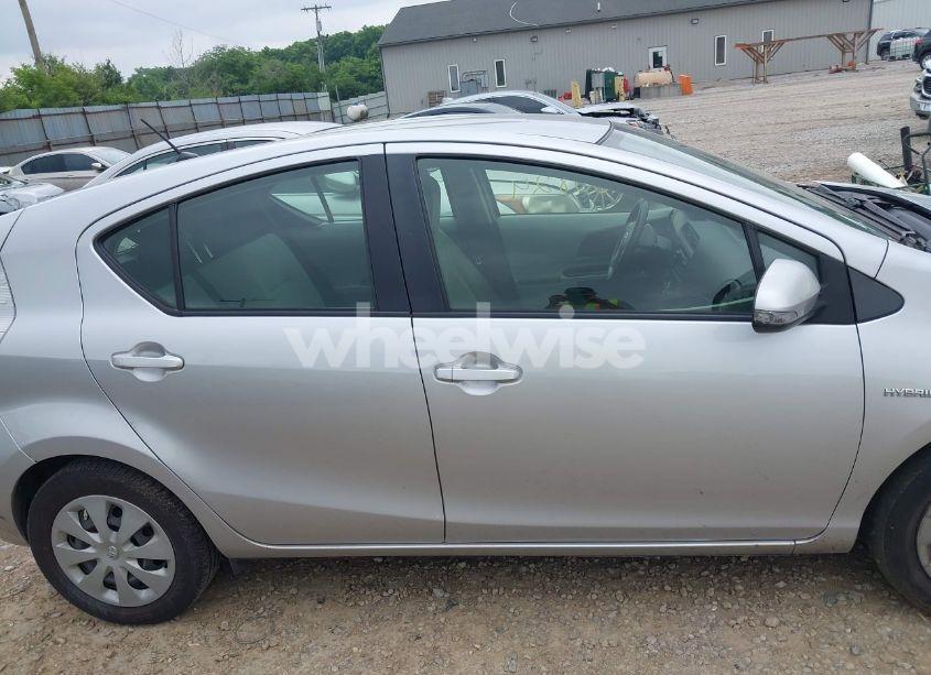 Photo 13 of 2014 Toyota Prius C ONE (VIN JTDKDTB36E1075986)