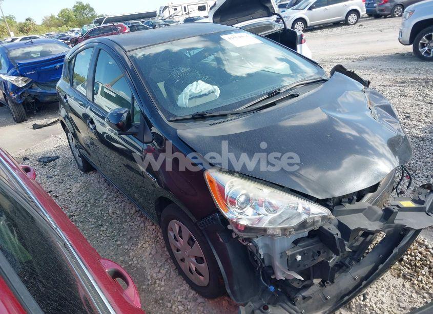 2014 Toyota Prius C TWO (VIN JTDKDTB36E1570236) main photo