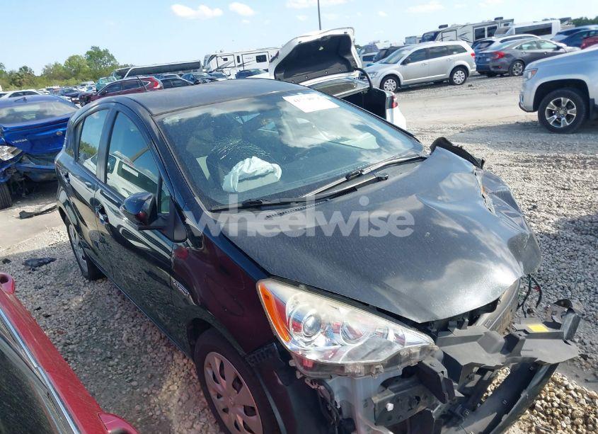 Photo 13 of 2014 Toyota Prius C TWO (VIN JTDKDTB36E1570236)