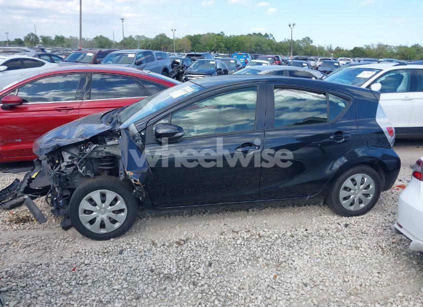 Photo 14 of 2014 Toyota Prius C TWO (VIN JTDKDTB36E1570236)