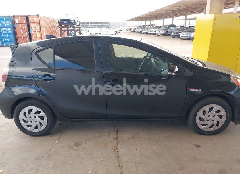 Photo 13 of 2016 Toyota Prius C TWO (VIN JTDKDTB36G1122131)