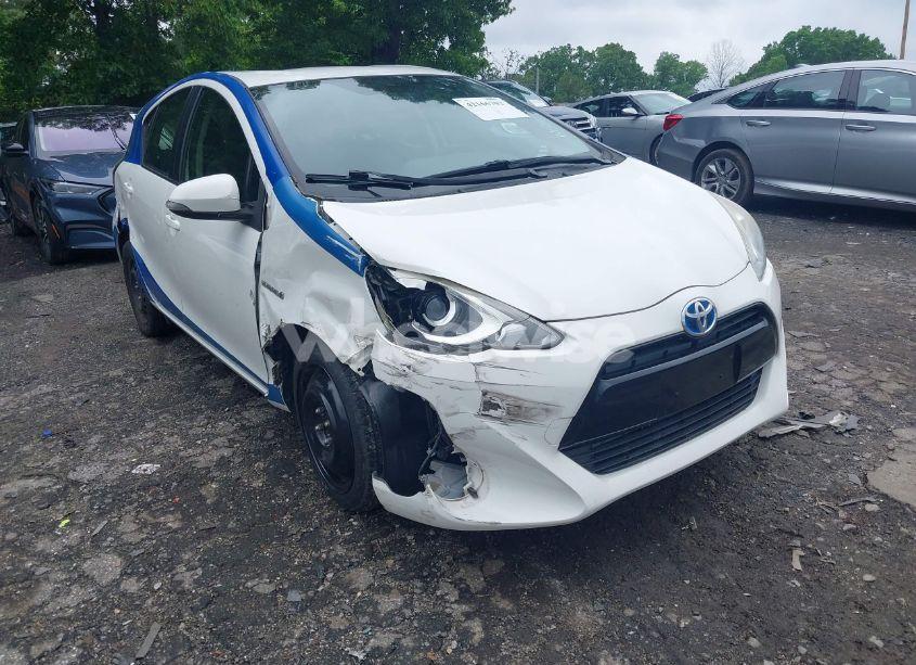 2016 Toyota Prius C TWO (VIN JTDKDTB36G1125112) main photo