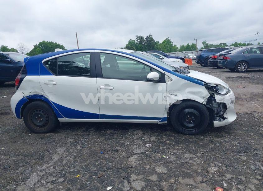 Photo 13 of 2016 Toyota Prius C TWO (VIN JTDKDTB36G1125112)