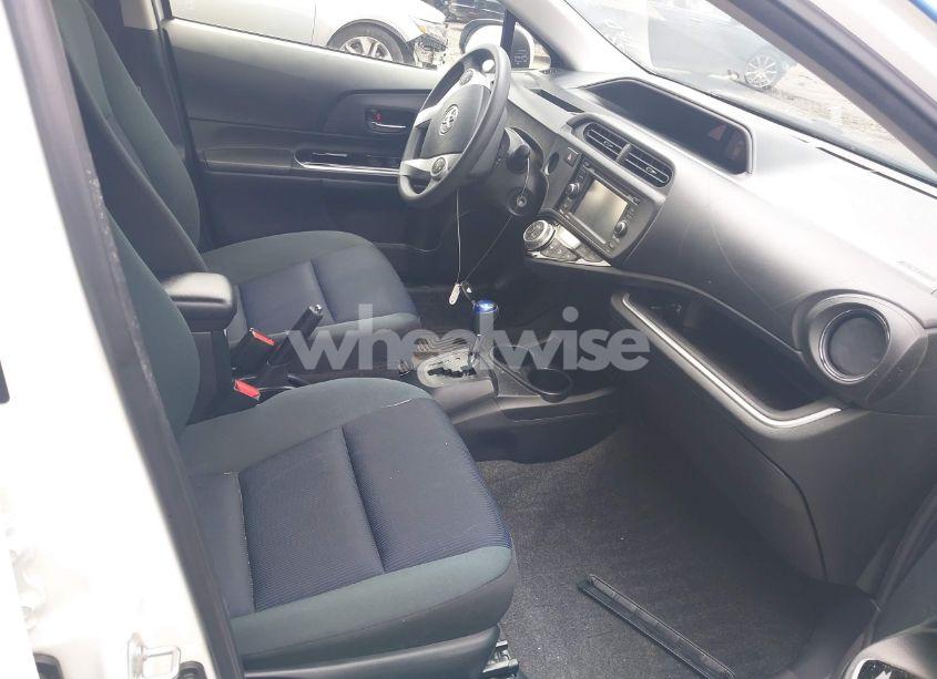 Photo 5 of 2016 Toyota Prius C TWO (VIN JTDKDTB36G1125112)