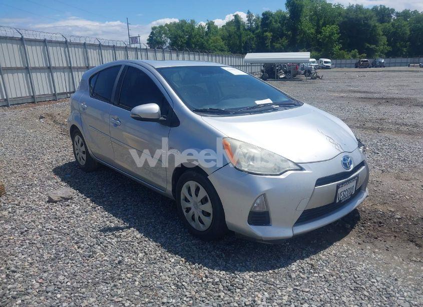 2013 Toyota Prius C TWO (VIN JTDKDTB37D1037102) main photo