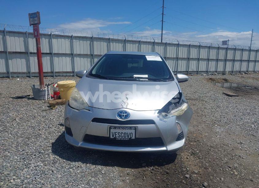 Photo 12 of 2013 Toyota Prius C TWO (VIN JTDKDTB37D1037102)