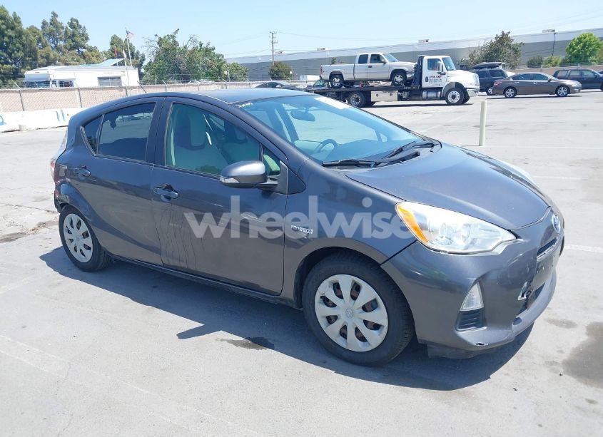 2013 Toyota Prius C ONE (VIN JTDKDTB37D1555906) main photo