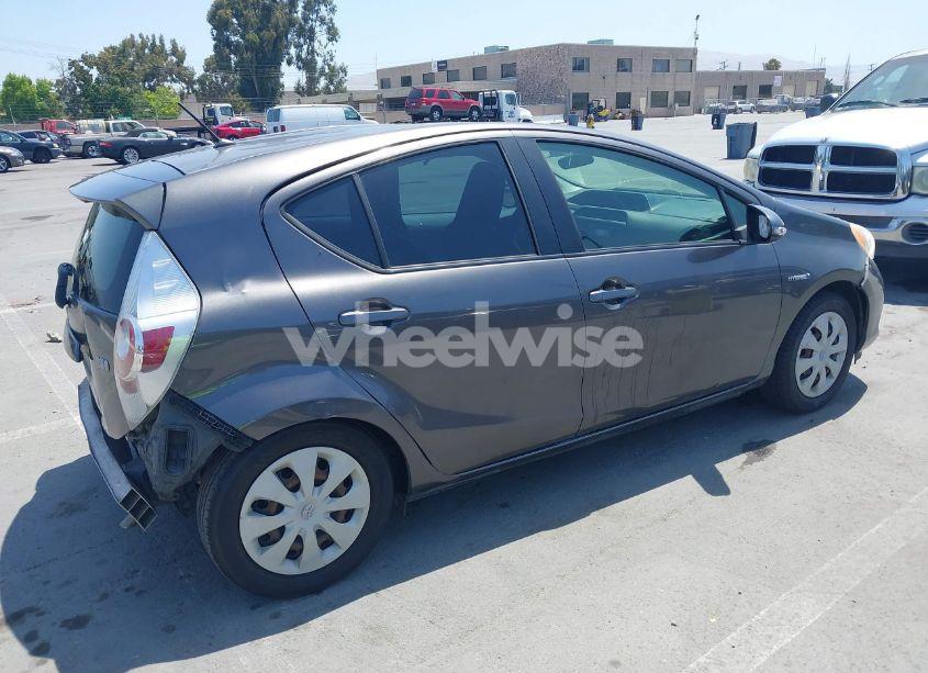 Photo 4 of 2013 Toyota Prius C ONE (VIN JTDKDTB37D1555906)