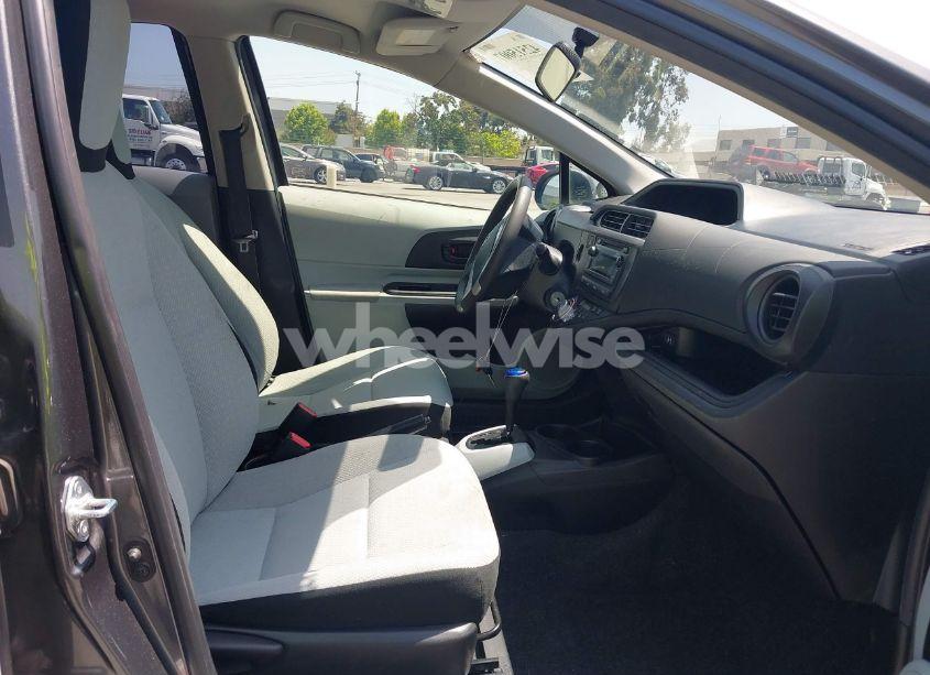 Photo 5 of 2013 Toyota Prius C ONE (VIN JTDKDTB37D1555906)