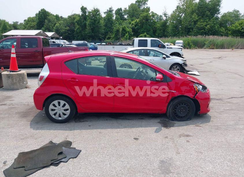 Photo 13 of 2014 Toyota Prius C THREE (VIN JTDKDTB37E1566373)