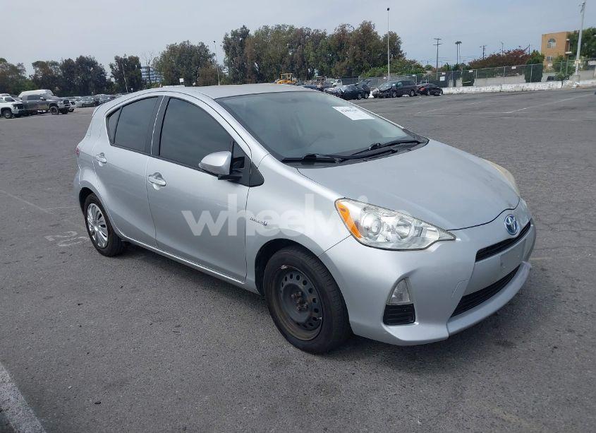 2014 Toyota Prius C ONE (VIN JTDKDTB37E1570732) main photo