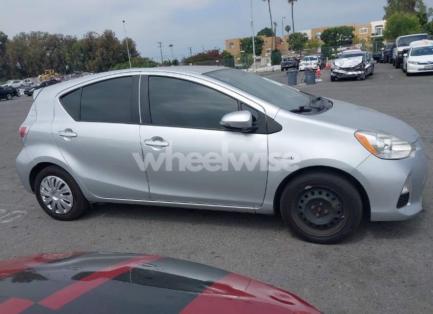 Photo 13 of 2014 Toyota Prius C ONE (VIN JTDKDTB37E1570732)