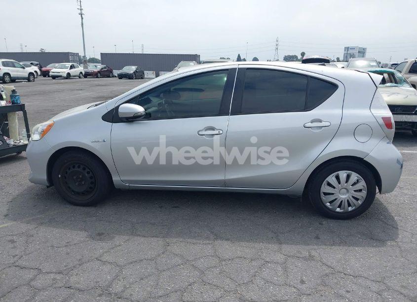 Photo 14 of 2014 Toyota Prius C ONE (VIN JTDKDTB37E1570732)