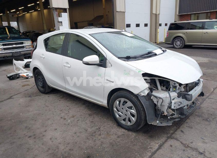 2015 Toyota Prius C TWO (VIN JTDKDTB37F1101819) main photo