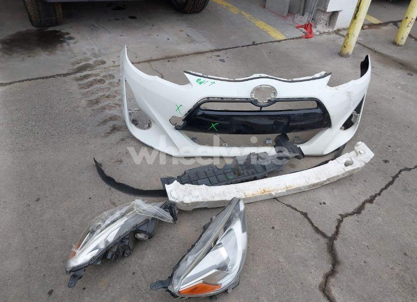 Photo 12 of 2015 Toyota Prius C TWO (VIN JTDKDTB37F1101819)