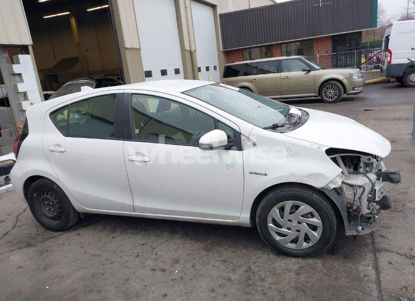 Photo 14 of 2015 Toyota Prius C TWO (VIN JTDKDTB37F1101819)