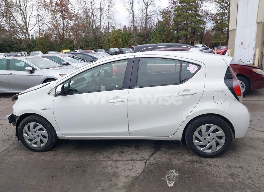 Photo 15 of 2015 Toyota Prius C TWO (VIN JTDKDTB37F1101819)