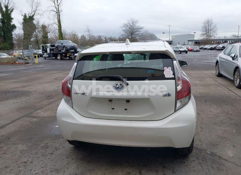 Photo 17 of 2015 Toyota Prius C TWO (VIN JTDKDTB37F1101819)