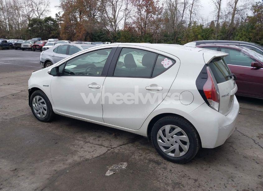 Photo 3 of 2015 Toyota Prius C TWO (VIN JTDKDTB37F1101819)