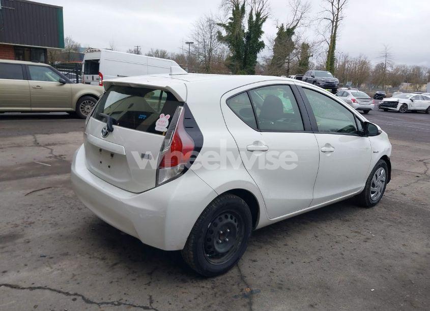 Photo 4 of 2015 Toyota Prius C TWO (VIN JTDKDTB37F1101819)