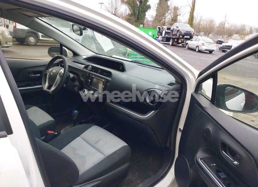 Photo 5 of 2015 Toyota Prius C TWO (VIN JTDKDTB37F1101819)