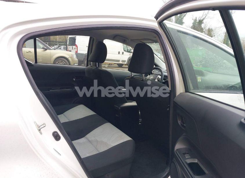 Photo 8 of 2015 Toyota Prius C TWO (VIN JTDKDTB37F1101819)