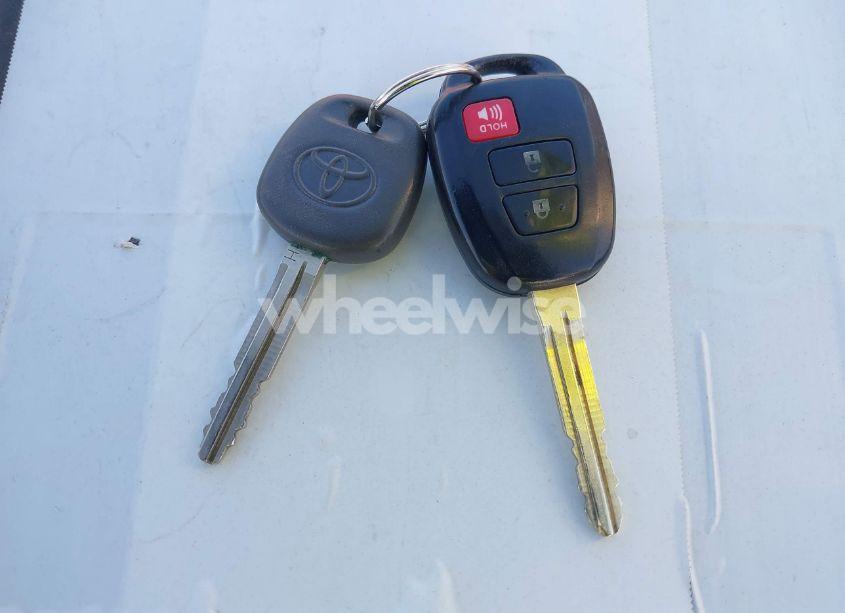 Photo 11 of 2016 Toyota Prius C TWO (VIN JTDKDTB37G1124535)