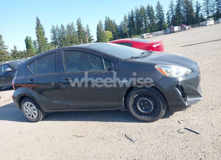 Photo 14 of 2016 Toyota Prius C TWO (VIN JTDKDTB37G1124535)