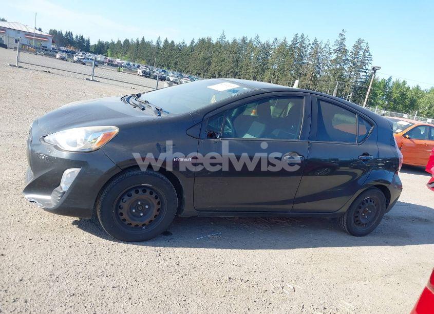 Photo 15 of 2016 Toyota Prius C TWO (VIN JTDKDTB37G1124535)