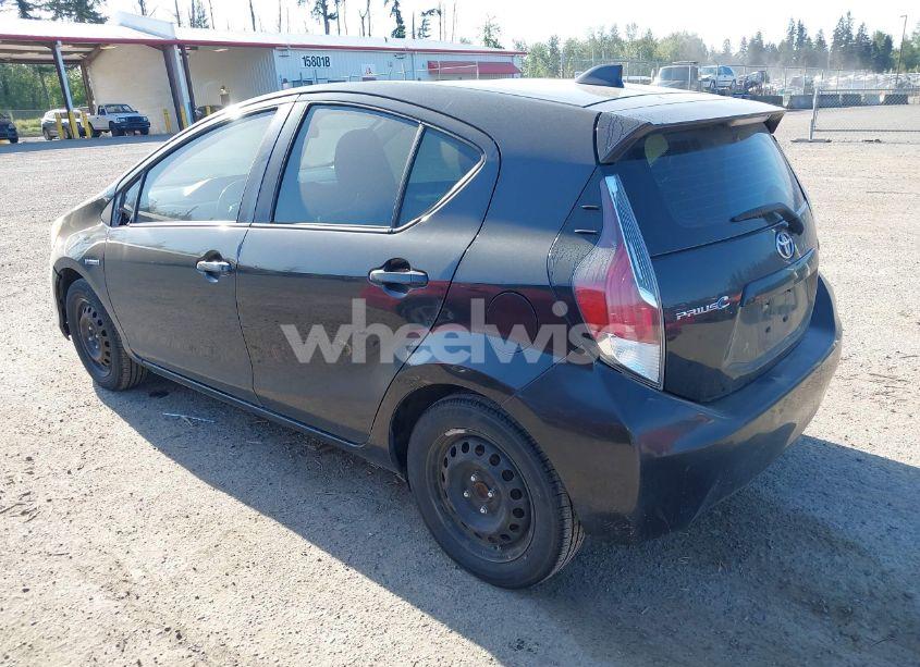 Photo 3 of 2016 Toyota Prius C TWO (VIN JTDKDTB37G1124535)