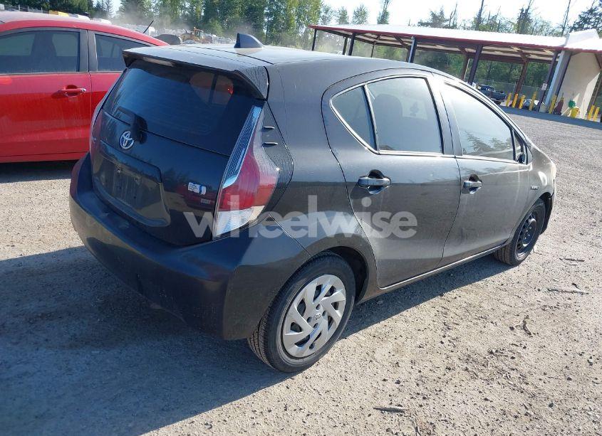 Photo 4 of 2016 Toyota Prius C TWO (VIN JTDKDTB37G1124535)