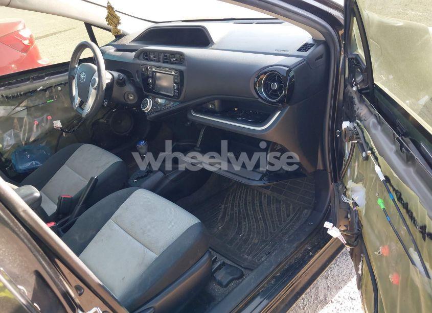 Photo 5 of 2016 Toyota Prius C TWO (VIN JTDKDTB37G1124535)