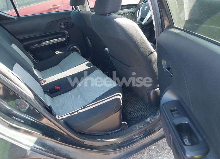 Photo 8 of 2016 Toyota Prius C TWO (VIN JTDKDTB37G1124535)