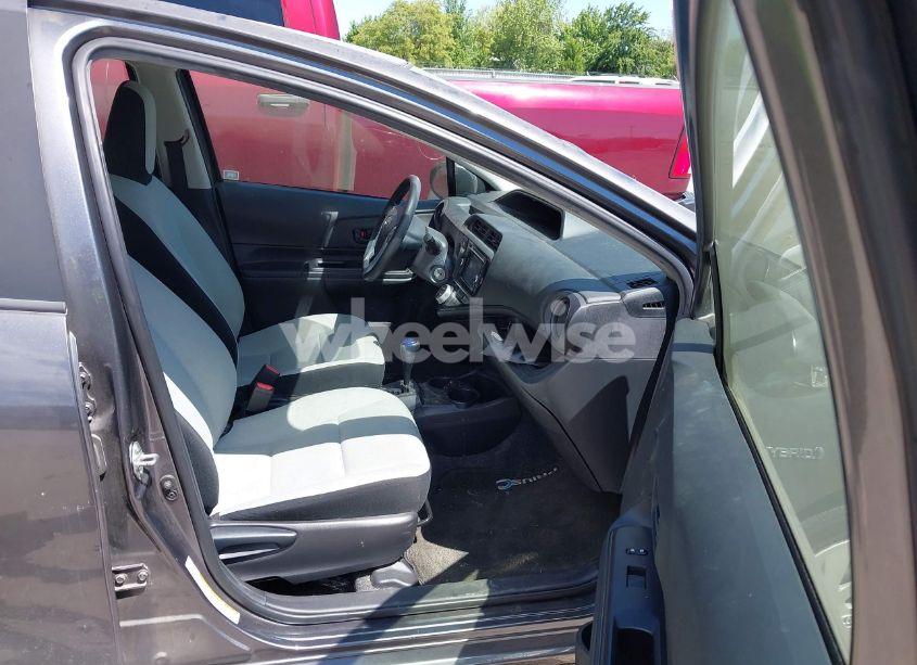 Photo 5 of 2016 Toyota Prius C ONE (VIN JTDKDTB37G1134269)