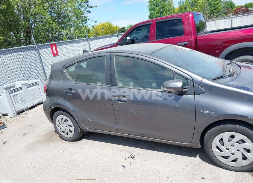 Photo 6 of 2016 Toyota Prius C ONE (VIN JTDKDTB37G1134269)