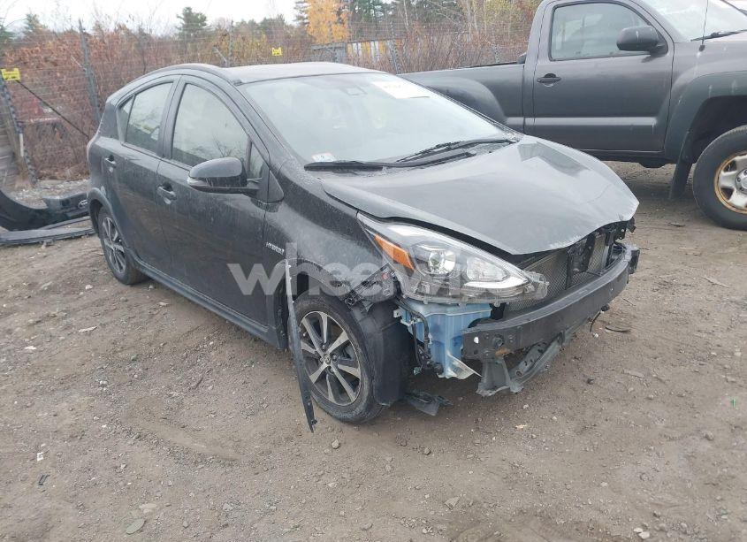 2018 Toyota Prius C TWO (VIN JTDKDTB37J1606137) main photo