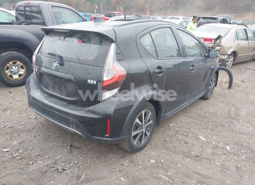 Photo 4 of 2018 Toyota Prius C TWO (VIN JTDKDTB37J1606137)