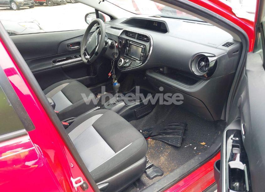 Photo 5 of 2019 Toyota Prius C L (VIN JTDKDTB37K1625353)