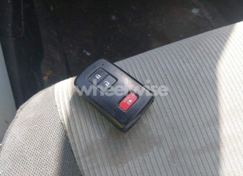 Photo 11 of 2013 Toyota Prius C THREE (VIN JTDKDTB38D1039697)