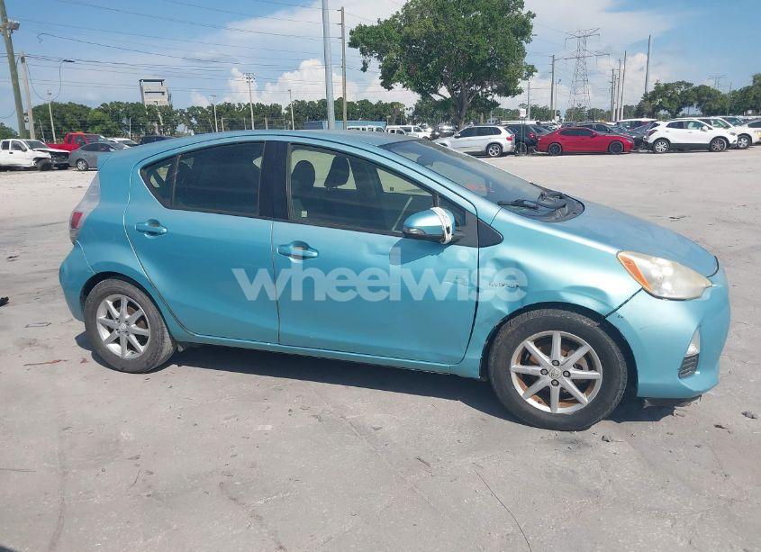 Photo 13 of 2013 Toyota Prius C THREE (VIN JTDKDTB38D1039697)