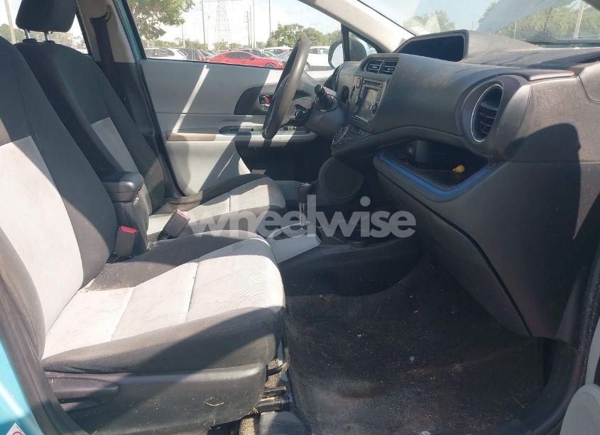 Photo 5 of 2013 Toyota Prius C THREE (VIN JTDKDTB38D1039697)