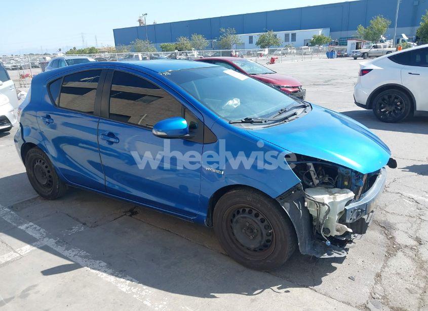 2013 Toyota Prius C THREE (VIN JTDKDTB38D1530030) main photo