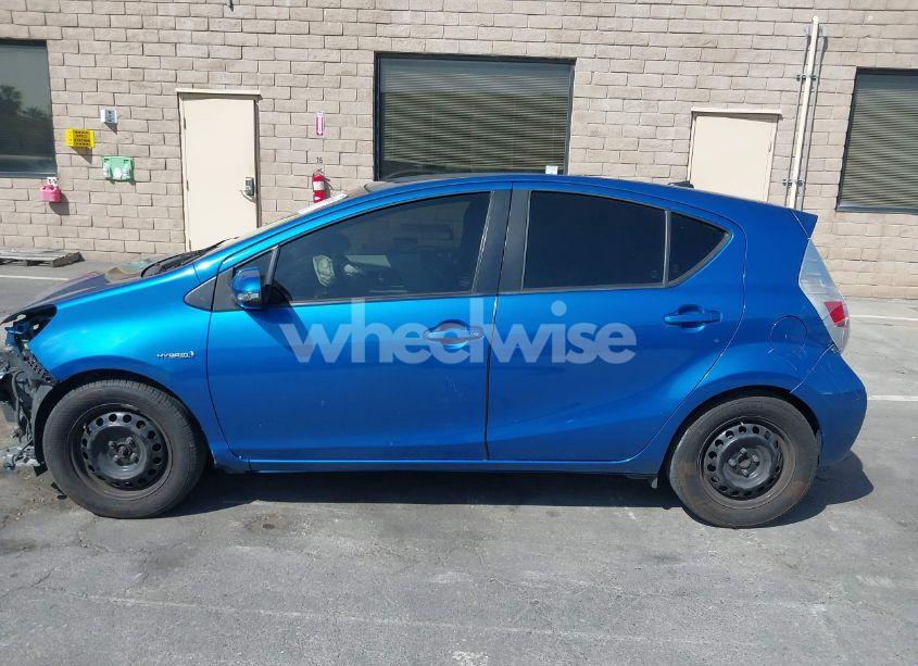 Photo 15 of 2013 Toyota Prius C THREE (VIN JTDKDTB38D1530030)